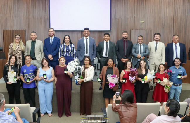 Imagem de compartilhamento para o artigo Valorização da educação e reconhecimento à dedicação marcam a entrega da Comenda “Professor Comprometido” da MS Todo dia